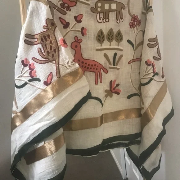 Gorgeous Fabric Poncho - Picture 3 of 5